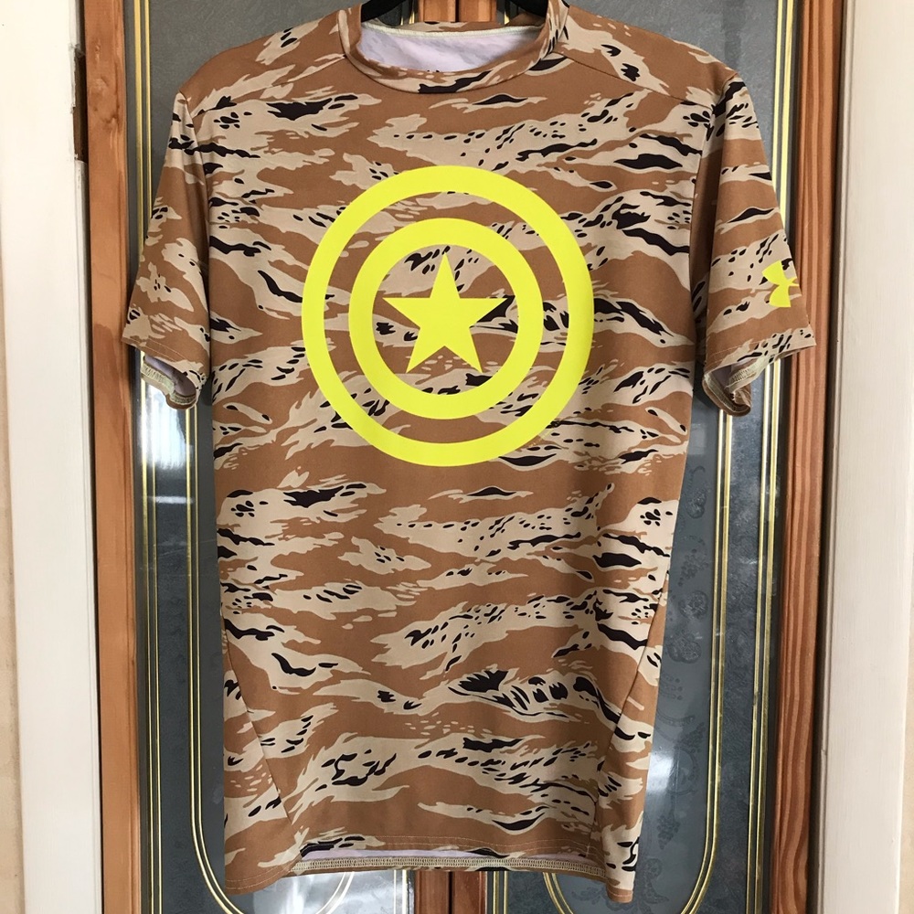 3/$25 Under Armour, Captain America Camo Print Compression Shirt, Size Large